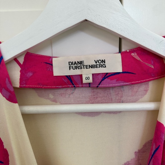 Diane Von Furstenberg Iconic Floral Wrap Dress in 00 - Picture 3 of 6